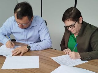 Assinatura de entrega vencedora do edital