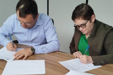 Assinatura de entrega vencedora do edital