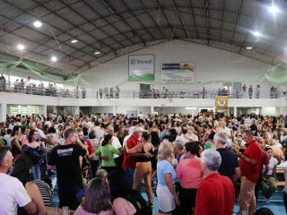 Grupo Vida Nova promoveu Baile da Terceira Idade