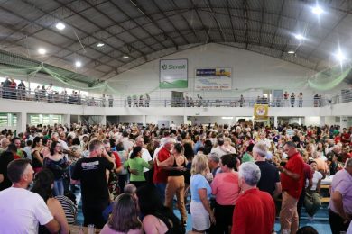 Grupo Vida Nova promoveu Baile da Terceira Idade